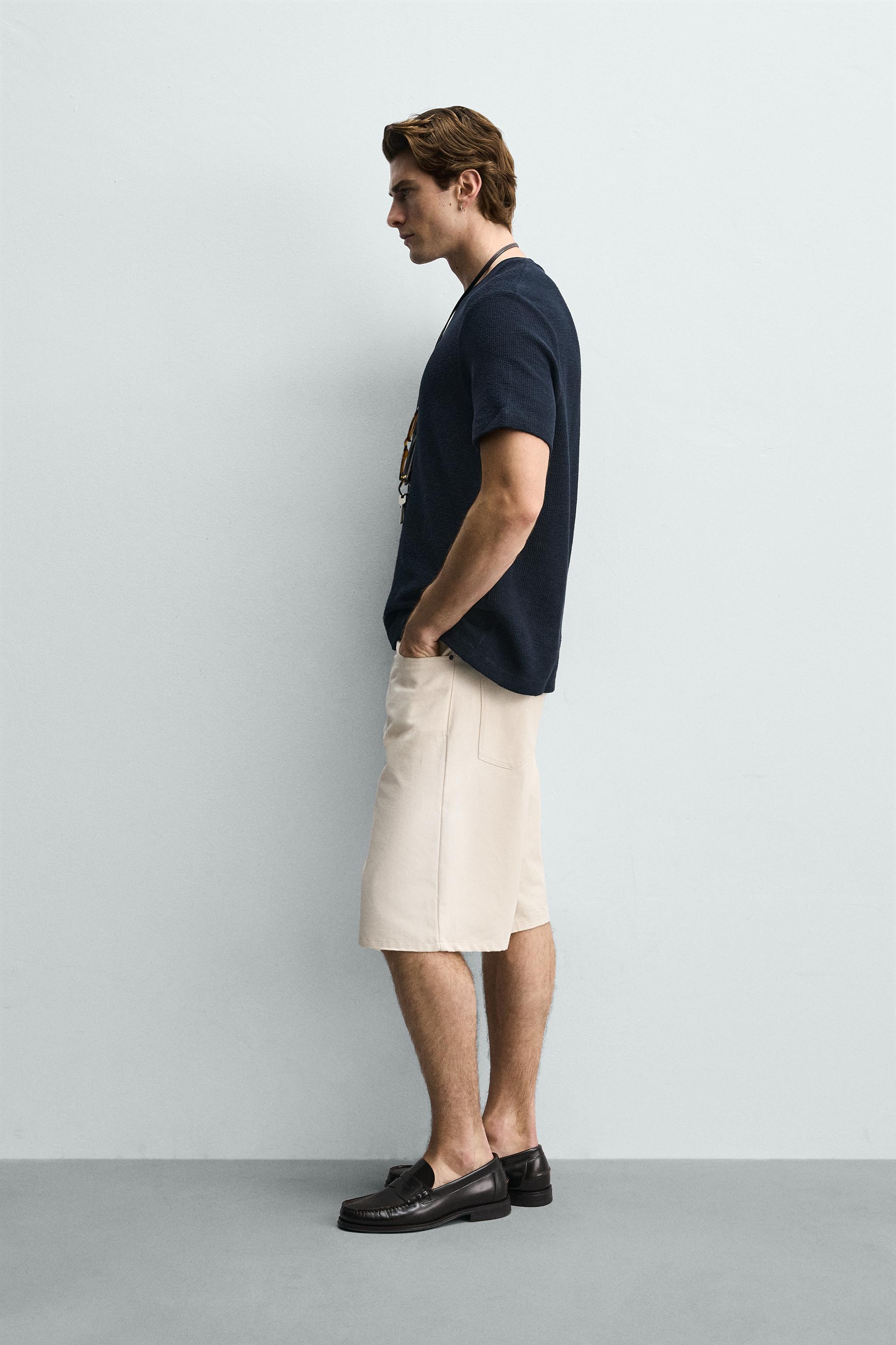 REGULAR FIT TEXTURED T-SHIRT